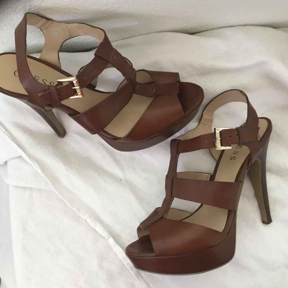 Lovely Tan Platformed Leather Guess Sandals!!